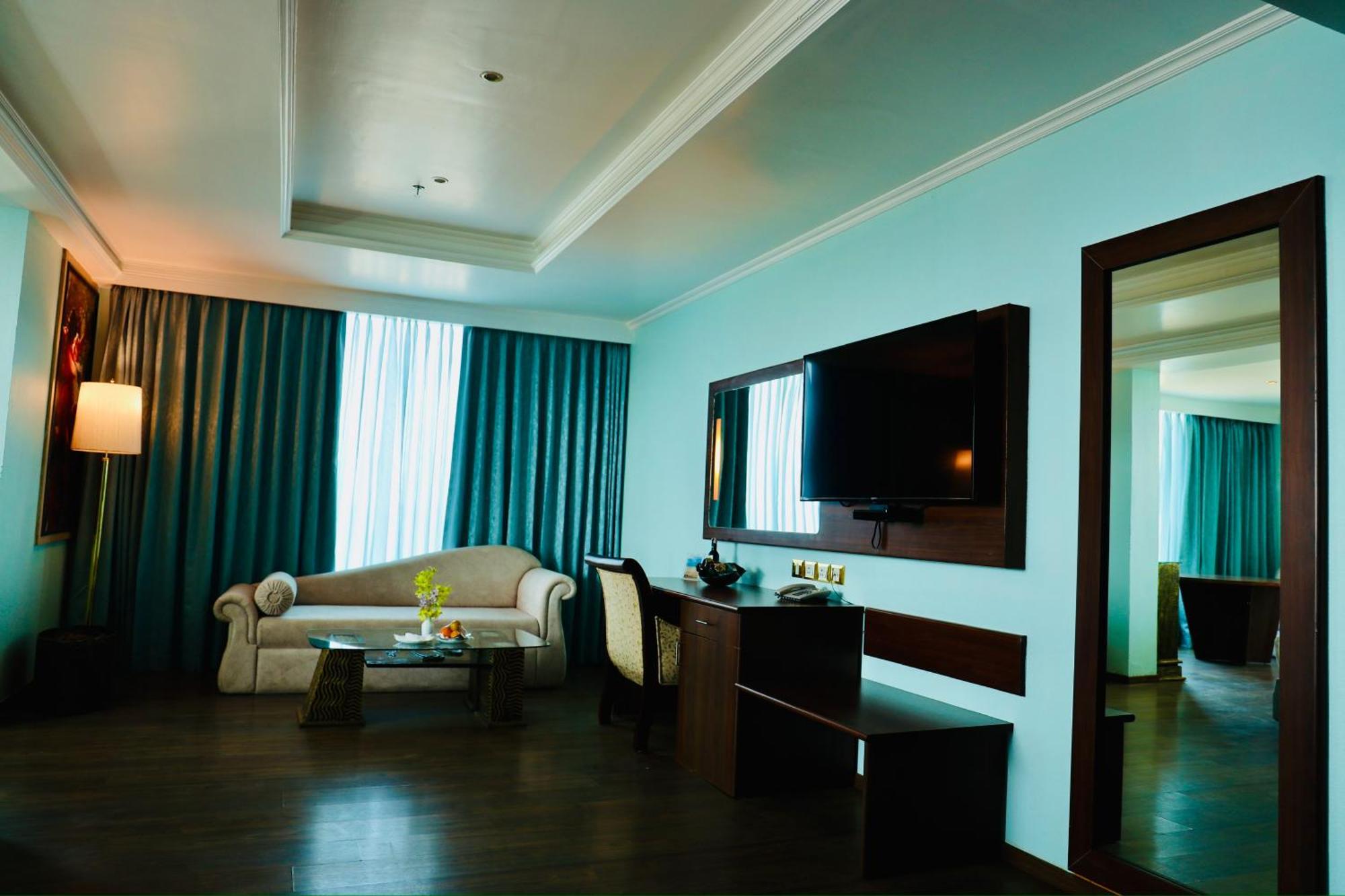 The Quilon Beach Hotel&centro de convenciones Kollam Exterior foto
